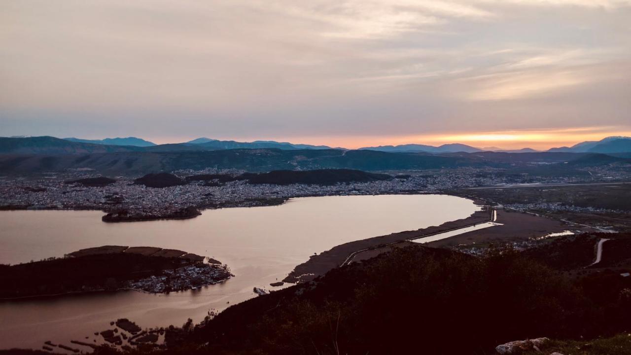 House With View In Amfithea Appartement Ioannina Buitenkant foto