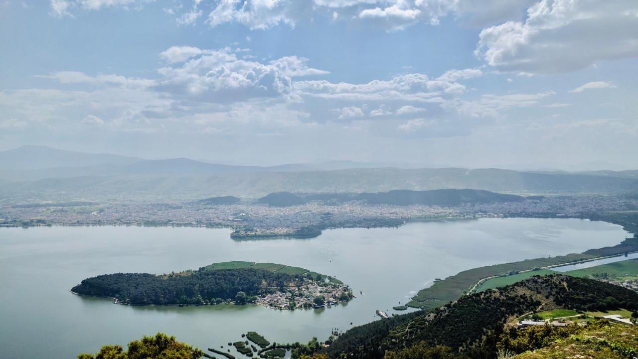 House With View In Amfithea Appartement Ioannina Buitenkant foto